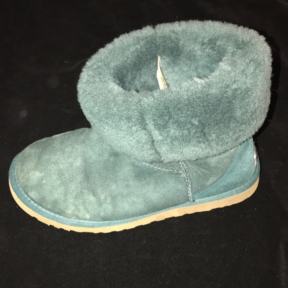 UGG Shoes - UGG AUSTRALIA Classic Short Short Boots Sz W9